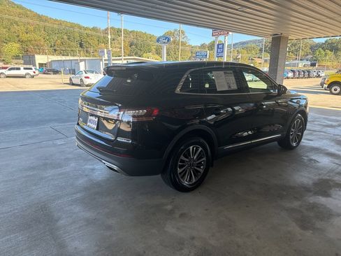 Used 2022 Lincoln Nautilus Reserve image 4