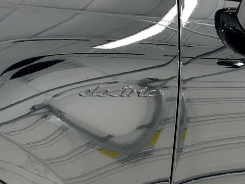 Certified 2025 Porsche Macan 4S Electric AWD/4WD image 68