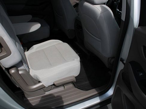 Used 2021 Chevrolet Traverse LT AWD/4WD image 37