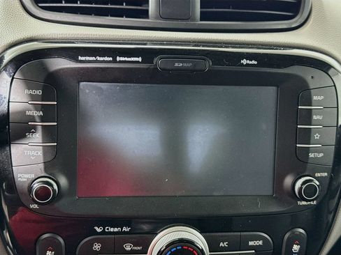 Used 2018 Kia Soul + w/ + Primo LIT Package FWD image 13