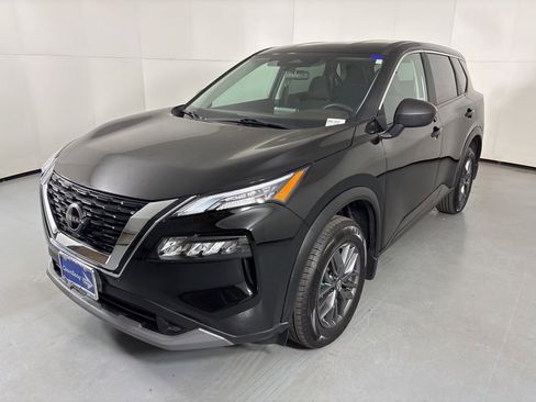 Used 2023 Nissan Rogue S image 4