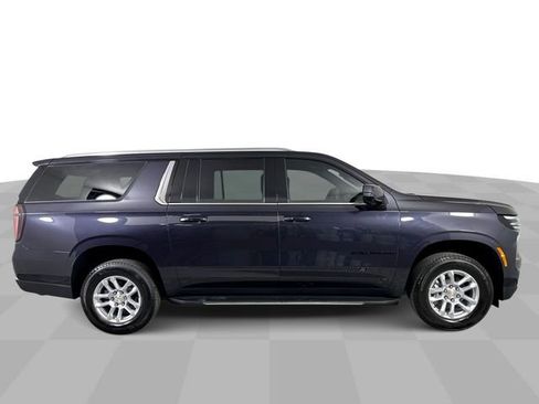 New 2026 Chevrolet Suburban LT w/ Comfort Package AWD/4WD image 9
