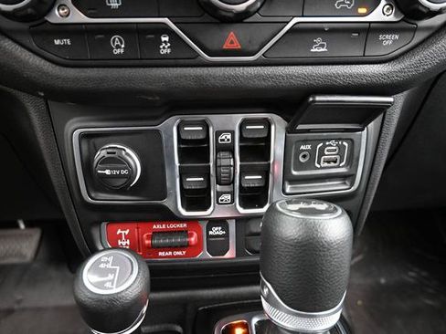 Used 2025 Jeep Wrangler Unlimited Sport AWD/4WD image 10
