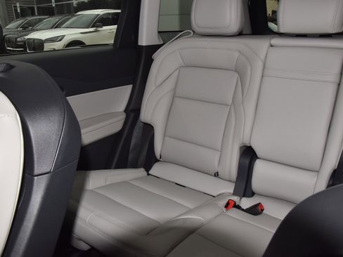 New 2026 Lincoln Nautilus Premier image 19