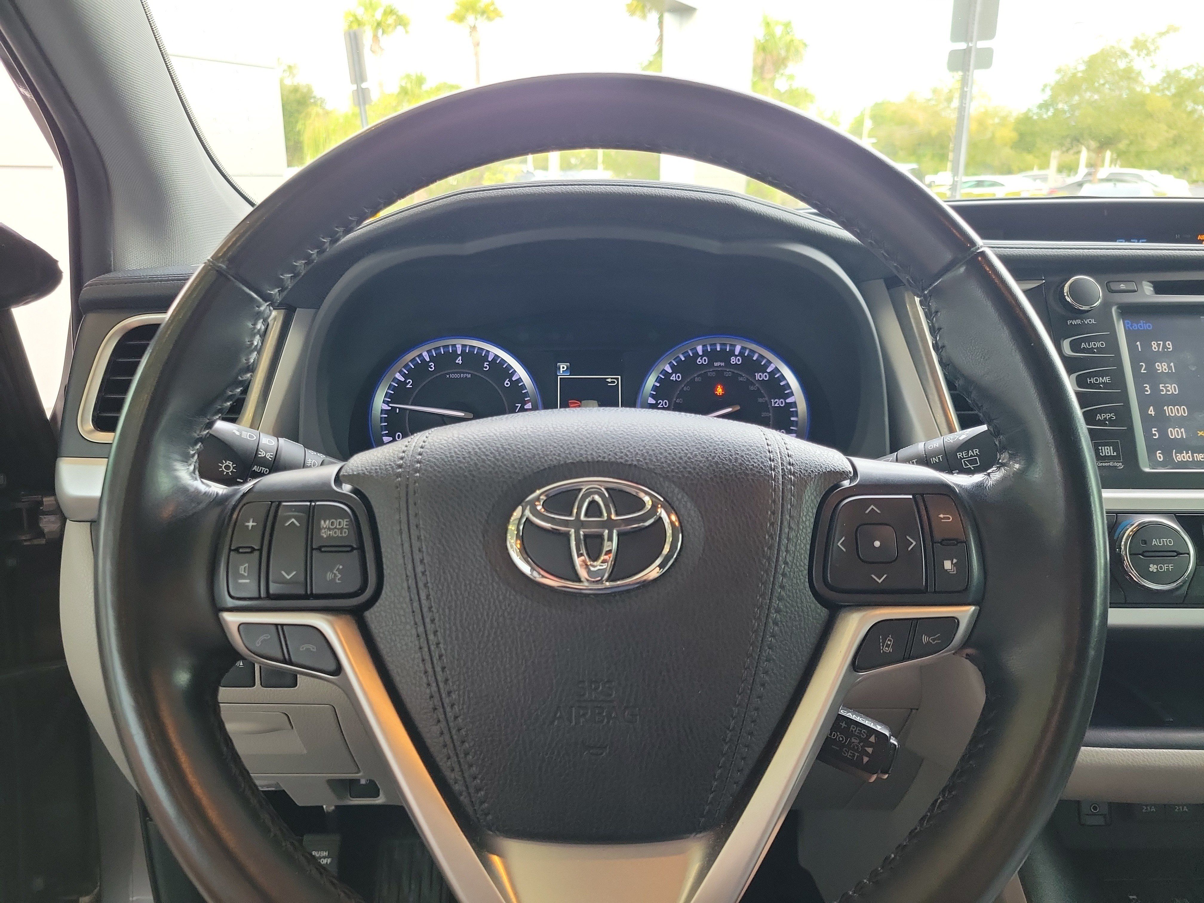 Used 2019 Toyota Highlander Limited FWD image 16
