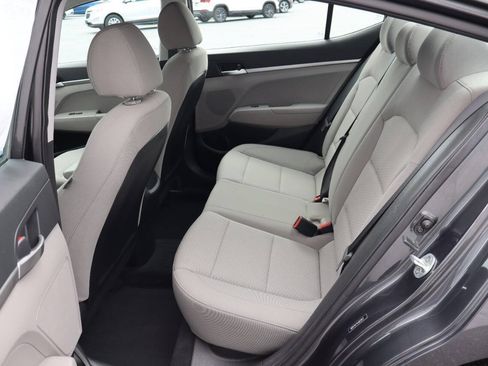 Used 2020 Hyundai Elantra SE FWD image 4