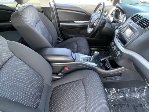 Used 2019 Dodge Journey SE w/ Connectivity Group FWD image 10
