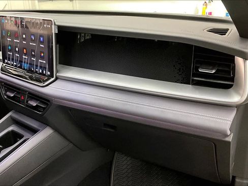 New 2026 Volkswagen Tiguan SE R-Line image 28