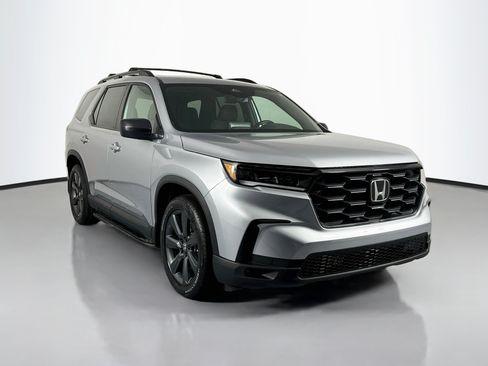 Certified 2025 Honda Pilot Sport image 3