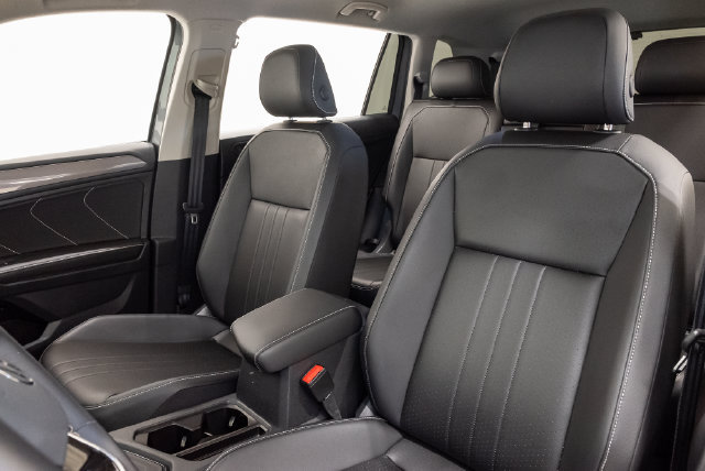 Used 2023 Volkswagen Tiguan SE FWD image 12