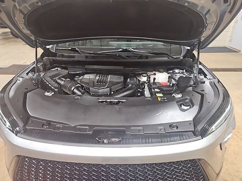 Used 2025 Buick Enclave Sport Touring image 2