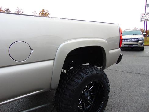 Used 2004 Chevrolet Silverado 2500 LT w/ Heavy-Duty Power Package image 29