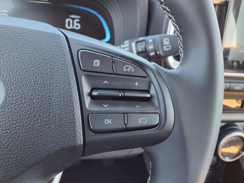 Used 2025 Hyundai Venue SEL FWD image 12