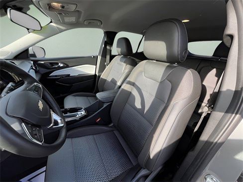 Certified 2025 Chevrolet Trax LT w/ LT Convenience Package image 11