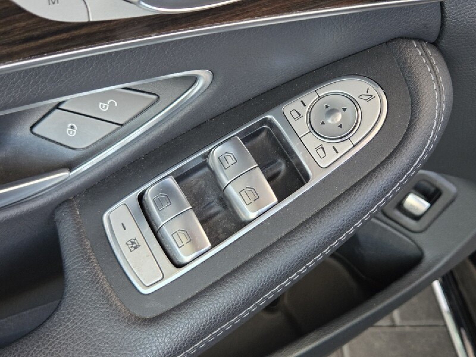Certified 2020 Mercedes-Benz C 300 Sedan image 23