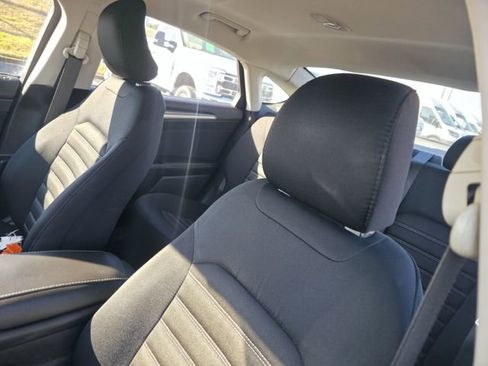 Used 2015 Ford Fusion SE image 12