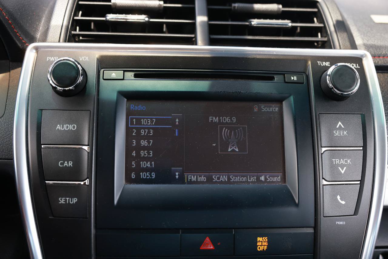 Used 2015 Toyota Camry SE FWD image 33