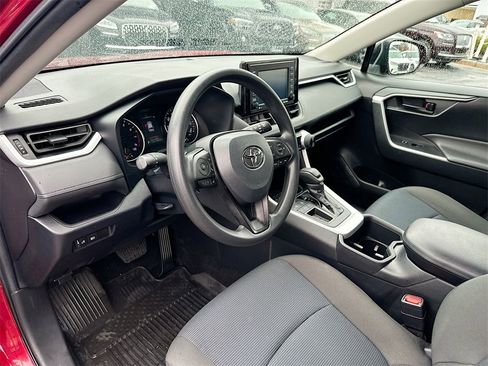 Used 2022 Toyota RAV4 LE image 10