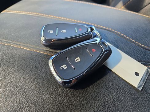 Used 2021 Chevrolet Traverse LS image 17