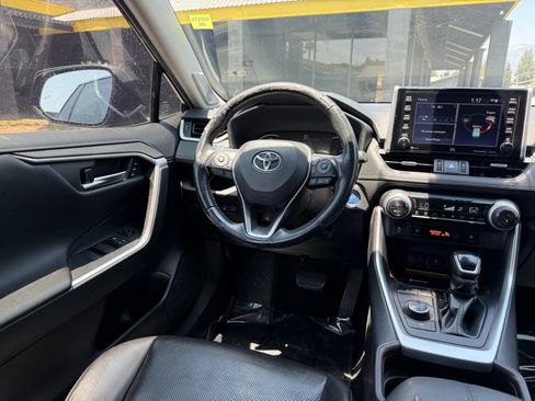 Used 2020 Toyota RAV4 Limited image 22