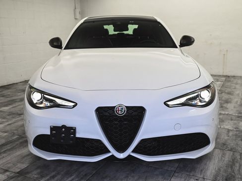 Used 2022 Alfa Romeo Giulia Veloce image 2