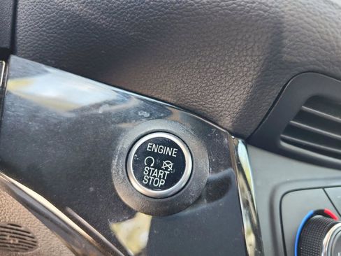 Used 2017 Ford Escape Titanium image 22