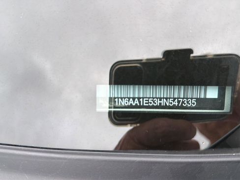Used 2017 Nissan Titan SV AWD/4WD image 24