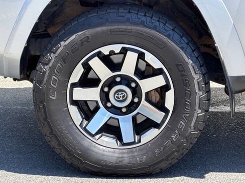 Used 2019 Toyota 4Runner TRD Off-Road Premium AWD/4WD image 25