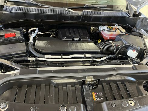 Used 2022 Chevrolet Silverado 1500 Custom w/ Safety Confidence Package AWD/4WD image 32