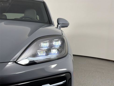 Certified 2026 Porsche Cayenne AWD/4WD image 15
