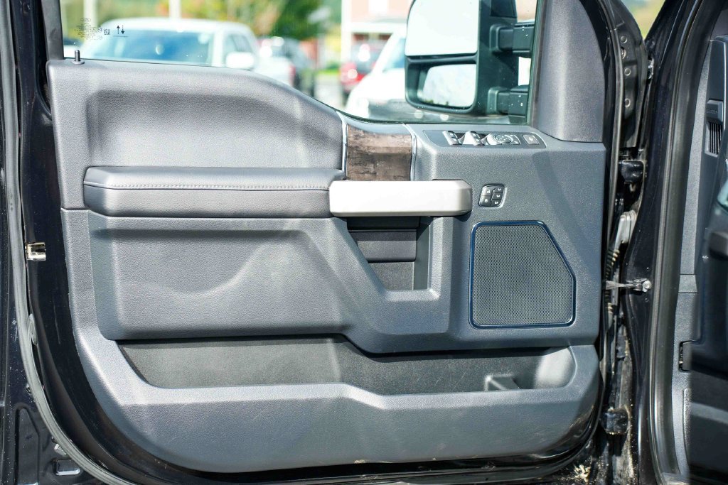 Used 2022 Ford F350 Lariat w/ Tremor Off-Road Package AWD/4WD image 15