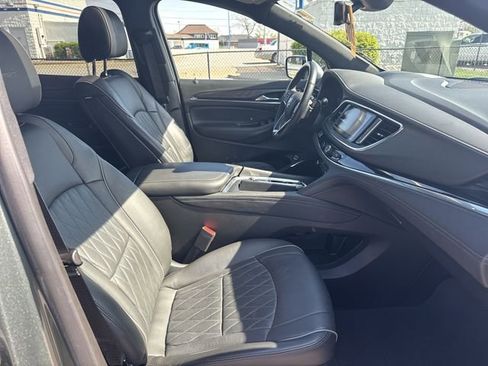 Used 2023 Buick Enclave Avenir w/ Avenir Technology Package AWD/4WD image 29