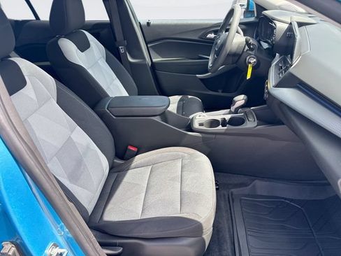Used 2026 Chevrolet Trax LS w/ LS Convenience Package FWD image 26