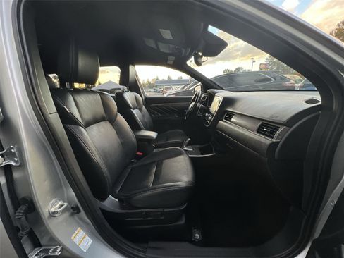 Used 2022 Mitsubishi Outlander SEL image 22