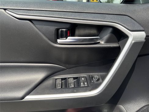 Used 2022 Toyota RAV4 SE w/ Convenience Package AWD/4WD image 17