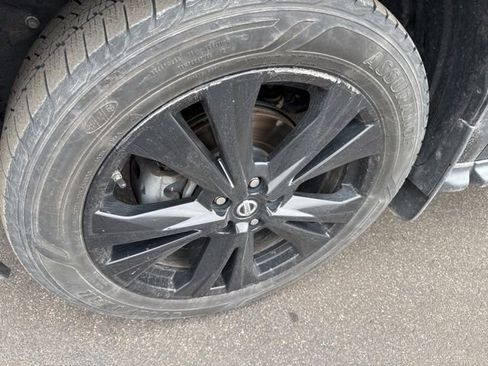 Used 2018 Nissan Pathfinder SL w/ Midnight Edition Package image 18