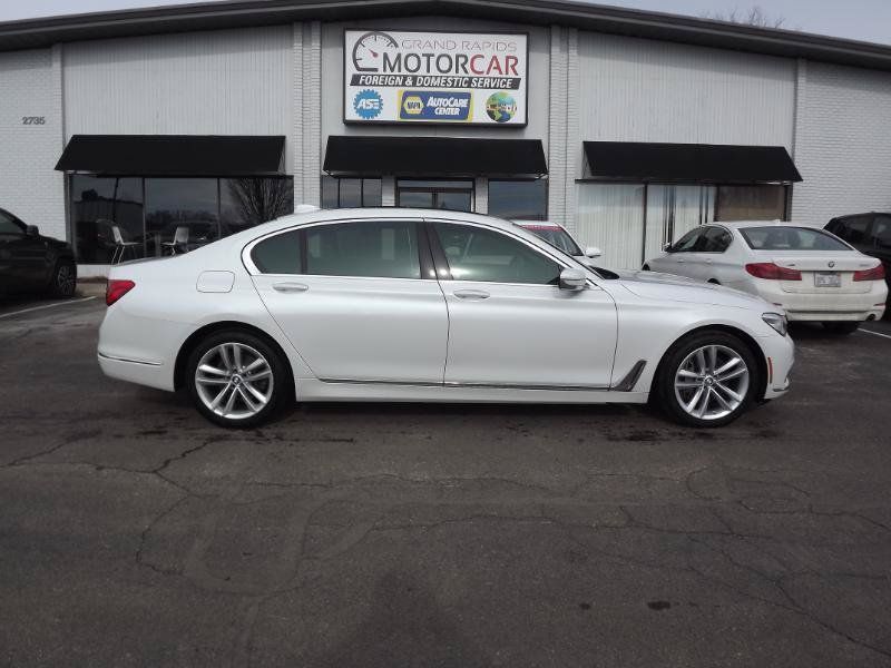 Used 2018 BMW 750i xDrive AWD/4WD image 6