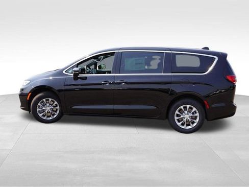 New 2025 Chrysler Pacifica Select image 6