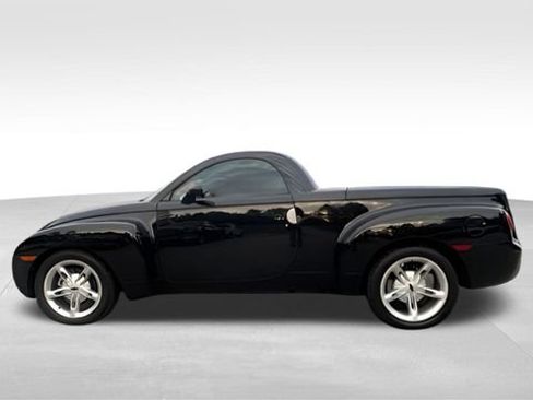 Used 2004 Chevrolet SSR w/ Preferred Equipment Group image 4
