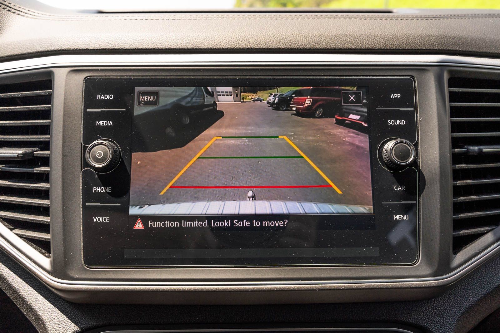 Used 2019 Volkswagen Atlas SE w/ Panoramic Sunroof Package FWD image 34