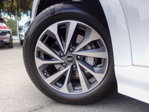 Used 2025 Audi Q6 e-tron Premium AWD/4WD image 8