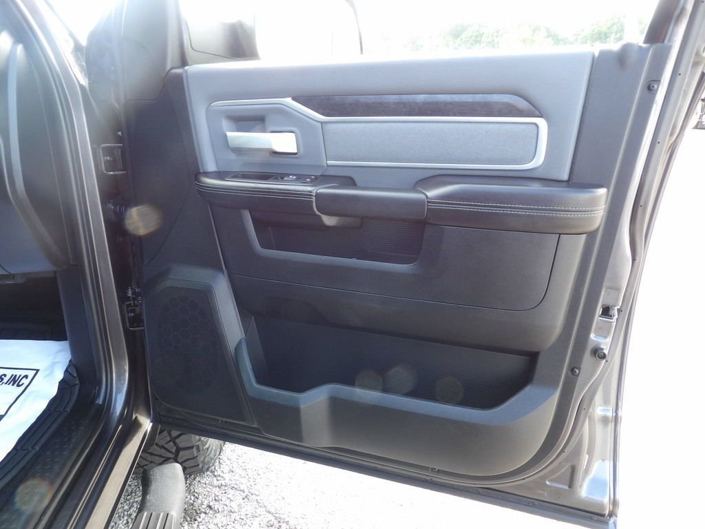 Used 2022 RAM 3500 Big Horn AWD/4WD image 37