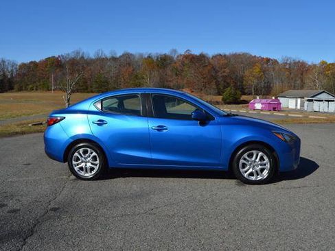 Used 2017 Toyota Yaris iA image 63