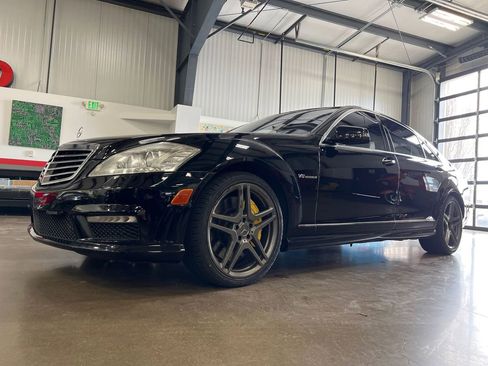 Used 2011 Mercedes-Benz S 63 AMG image 18