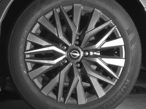 Used 2025 Nissan Altima 2.5 SV image 14