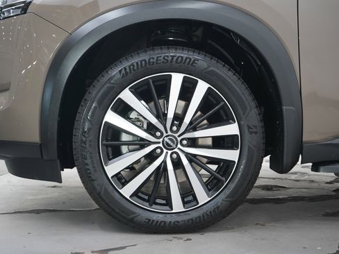 Used 2023 Nissan Pathfinder Platinum w/ Lighting Package (N93) AWD/4WD image 31