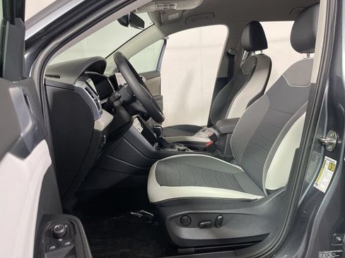 New 2026 Volkswagen Taos SE AWD/4WD image 10