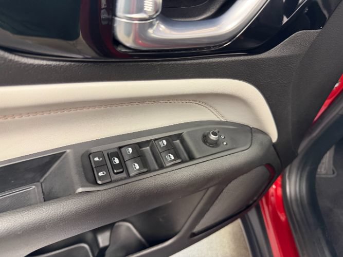 Used 2025 Jeep Compass Limited AWD/4WD image 11