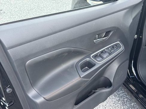 New 2025 Nissan Versa SR w/ Trunk Package image 15