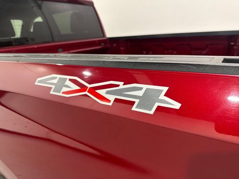 Used 2020 Chevrolet Silverado 1500 Custom w/ Custom Convenience Package AWD/4WD image 32